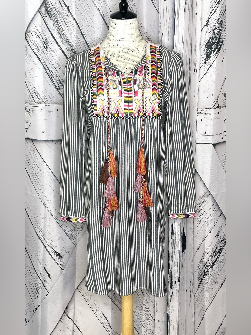 Chelsea & Theodore embroidered tassel dress Small